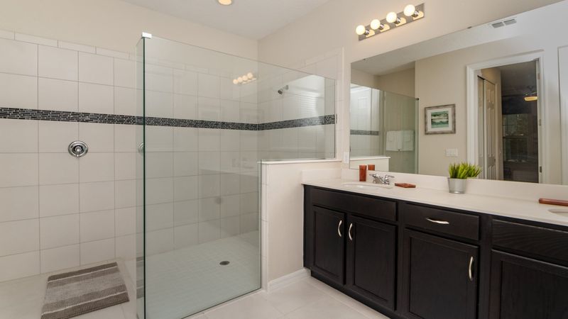 Master King Bathroom (Bed 1)
Downstairs
(Shower)