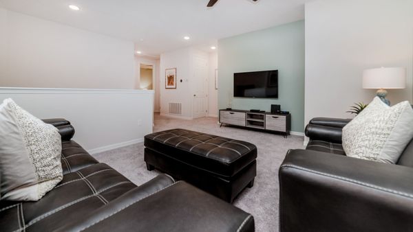 Loft Angle
55" Smart TV