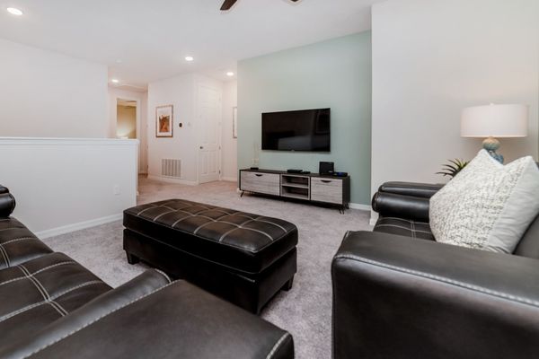 Loft Angle
55" Smart TV