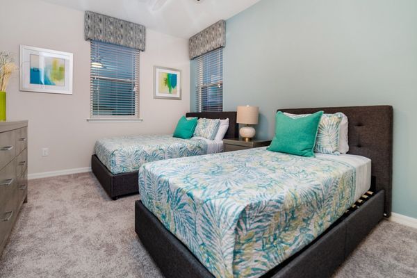 Twin Double Bedroom 4 
39" Smart TV