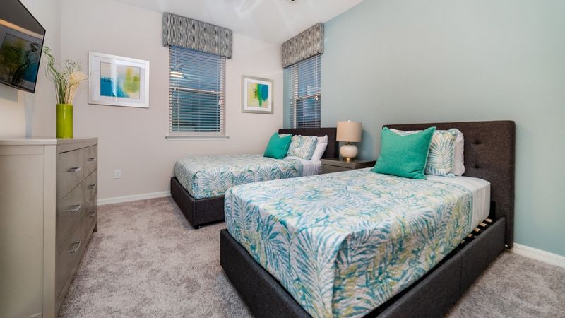 Twin Double Bedroom 4 
39" Smart TV