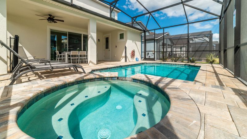 Pool & Spa