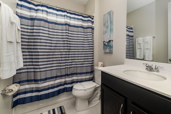 Hall Bathroom  Upstairs
(Tub/Shower Combo)