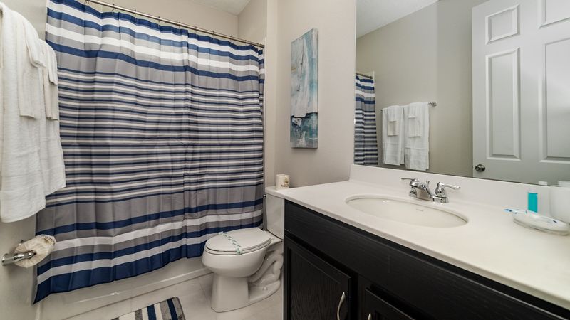 Hall Bathroom  Upstairs
(Tub/Shower Combo)