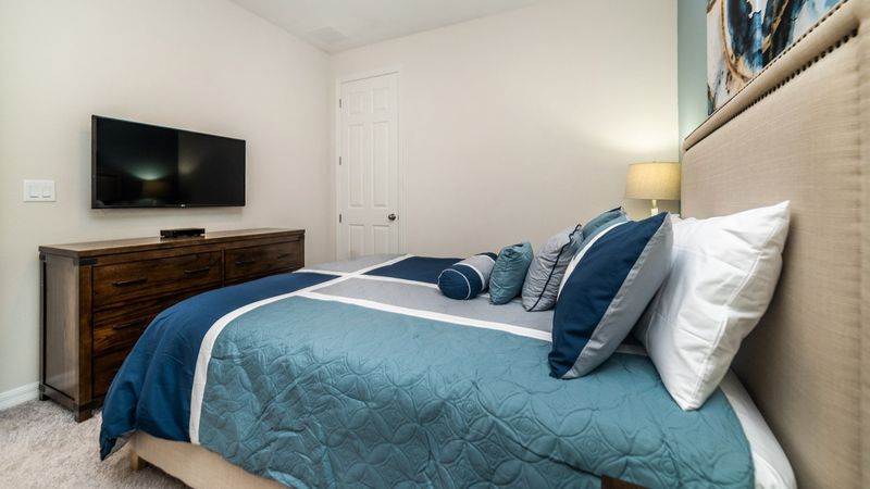 Queen Suite Bedroom 2 (Angle)
43" Smart TV