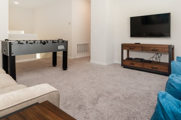 Loft Angle
50" Smart TV
PS4
Foosball