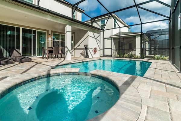 Pool & Spa
Pool Faces South