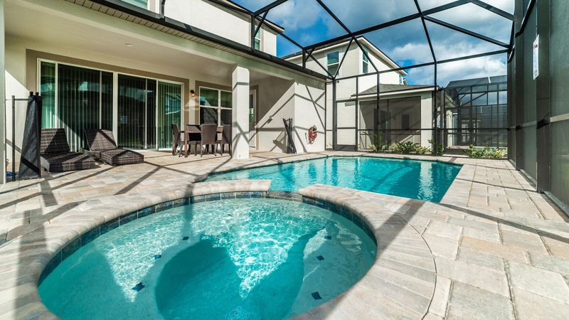 Pool & Spa
Pool Faces South