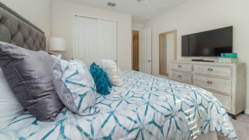 King Bedroom 3 (Angle)
50" Smart TV
