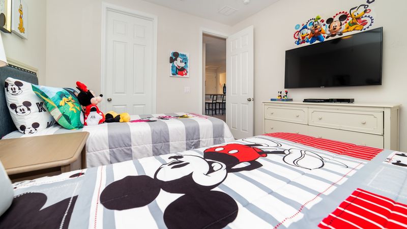 Two Twins Bedroom 5 (Angle)
50" Smart TV