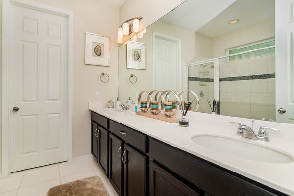 Master King Bathroom 1 Downstairs
Shower