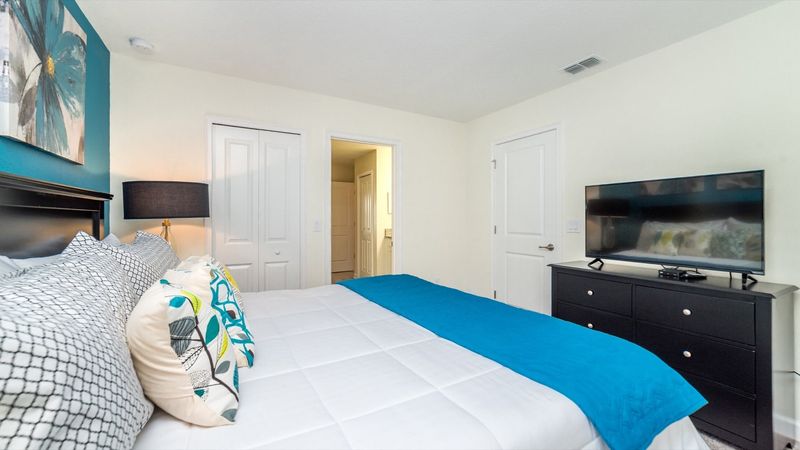 Bedroom 3 (Angle)