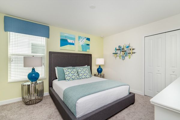 Queen Bedroom 5 Upstairs
Shared Bathroom