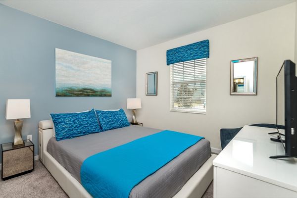 King Bedroom 2 Downstairs
Shared Bathroom