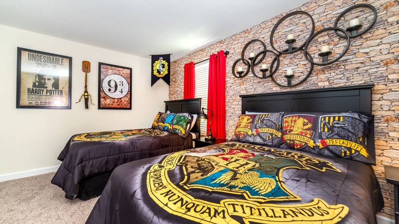 Bedroom 9 (Angle)