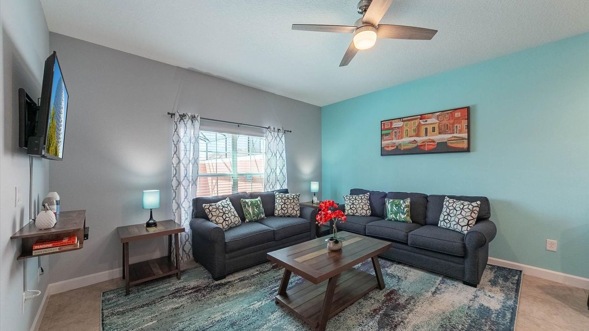 Living Room
55" Smart TV