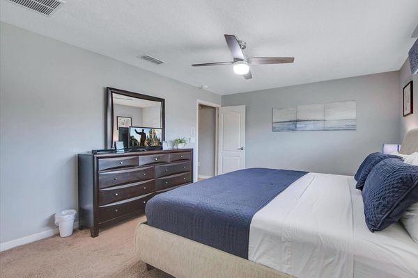 Master King Bedroom 4 (Angle)
42" Smart TV
(TV has been changed since this picture was taken)