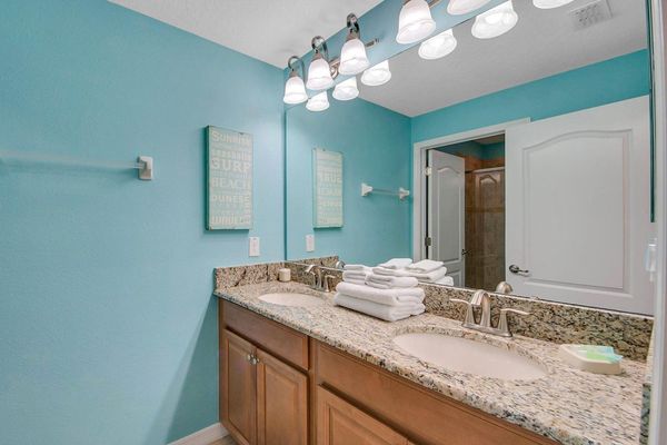 Hall Bathroom 2 Upstairs
Shower