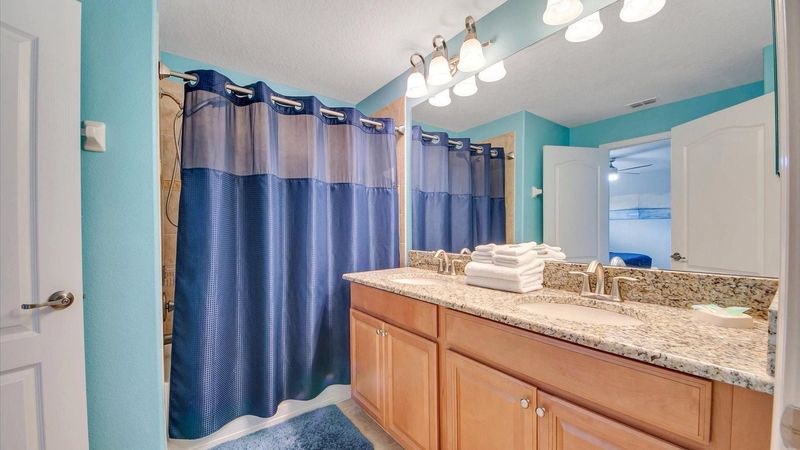 Master King Bathroom 3
Upstairs
Tub/Shower Combo
