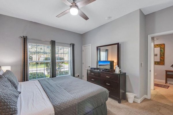 King Bedroom 1 (Angle)
32" Smart TV