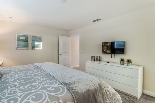 Master King Bedroom 4 Upstairs
Attached Bathroom 
Tub/Shower Combo
32" TV