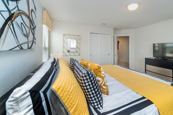 Master King Bedroom 2
43" TV