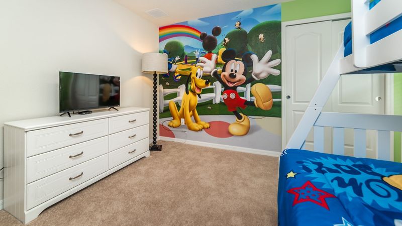 Twin/Double Bunk Bedroom 6
32" Smart TV