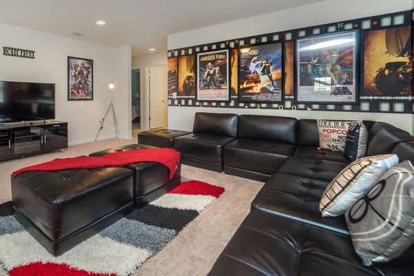 Loft (Angle)
55" Smart TV
PlayStation 4