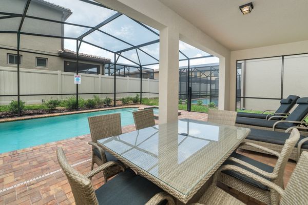 Patio
Pool Faces North