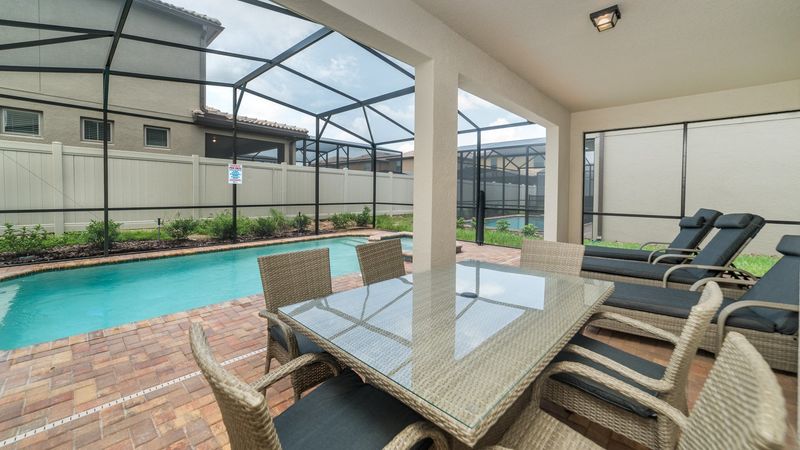 Patio
Pool Faces North