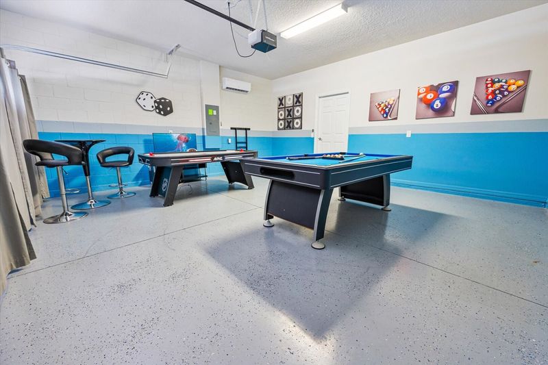Game Room (Angle)
Pool Table
Air Hockey