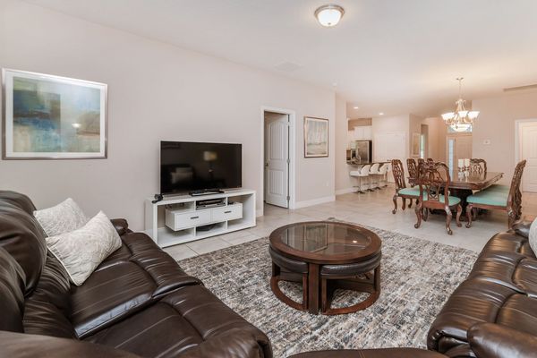 Living Room
55" Smart TV