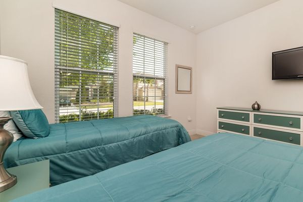 TwoTwins Bedroom 2 (Angle)
32" Smart TV