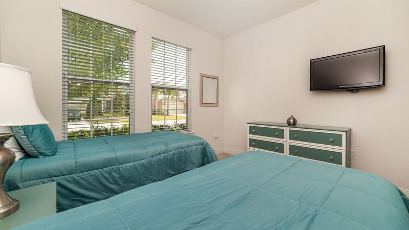 TwoTwins Bedroom 2 (Angle)
32" Smart TV