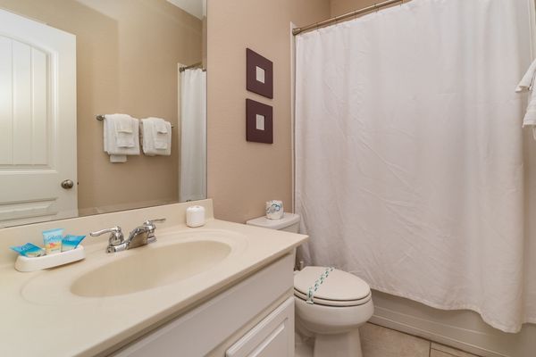 Hall Bathroom 
(Tub/Shower Combo)