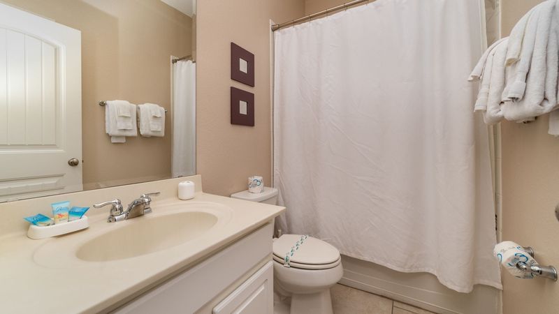 Hall Bathroom 
(Tub/Shower Combo)