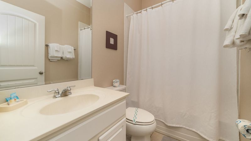 Hall Bathroom 
(Tub/Shower Combo)