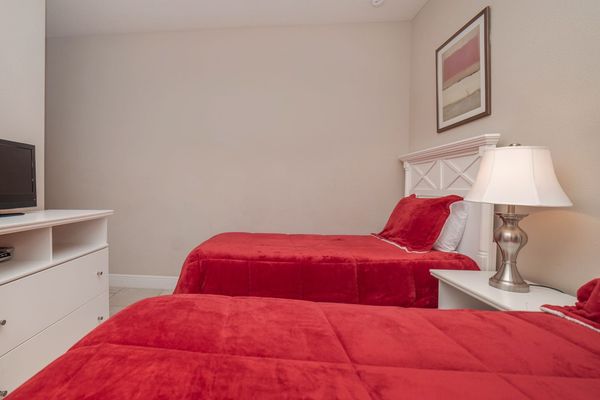 Twin/Double Suite Bedroom 4 (Angle)
26" TV