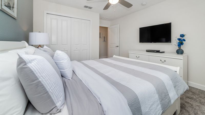 Queen Bedroom 2 (Angle)
43" Smart TV