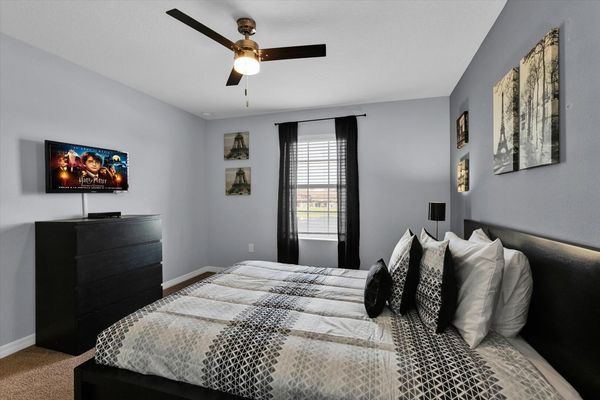 Queen Bedroom 2 (Angle)
32" TV