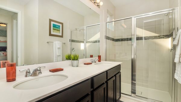 Master King Bathroom Upstairs
(Bed 1) (Shower)