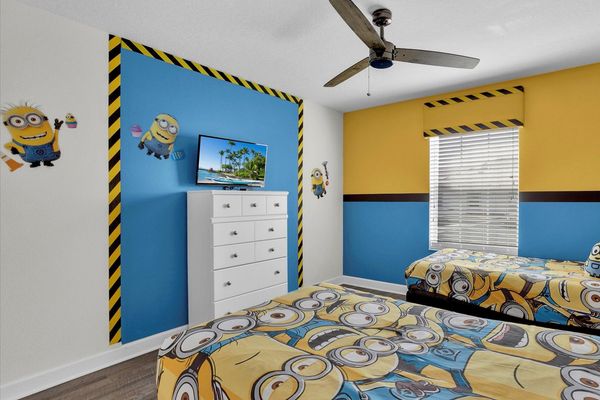 Two Twins Bedroom 3 (Angle)
32" TV