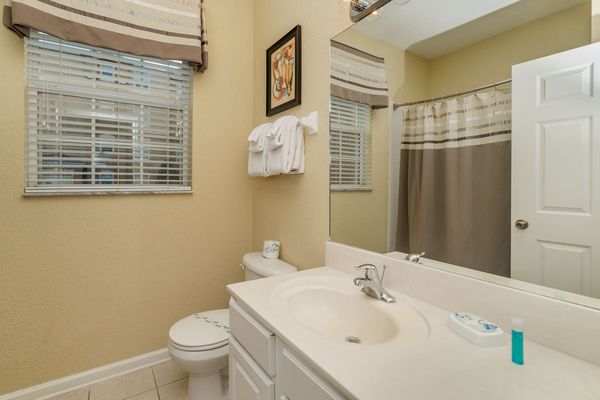 Hall Bathroom 2
Tub/Shower Combo