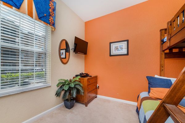 Twin/Full Bunk Bedroom 3 (Angle)
32" TV