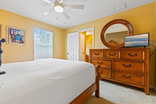 Queen Suite Bedroom 6 (Angle)
24" Smart TV