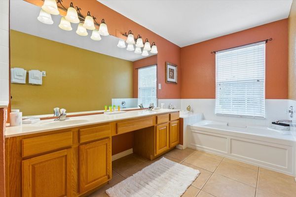 Master King Bathroom 1, Upstairs