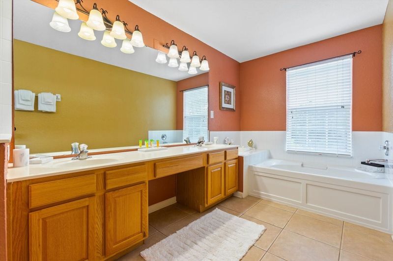 Master King Bathroom 1, Upstairs