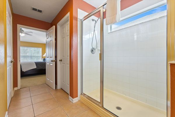 Master King Bathroom 1(Angle)
Shower