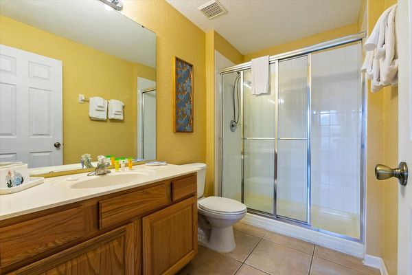 Queen Suite Bathroom 4, Upstairs
Shower
