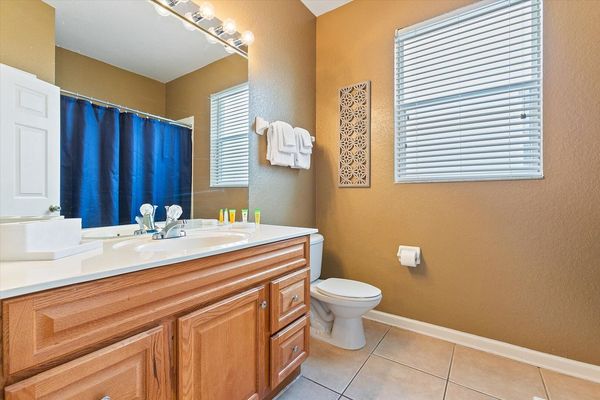 Hall Bathroom 2, Downstairs
Tub/Shower Combo